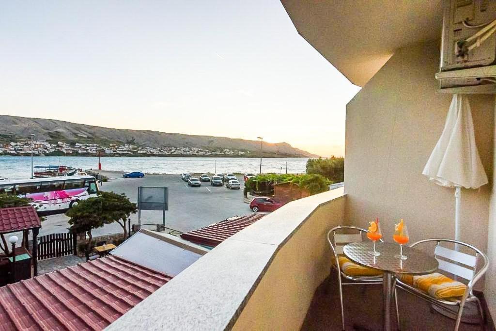 Apartmani "Jadran" Pag Town Exteriör bild