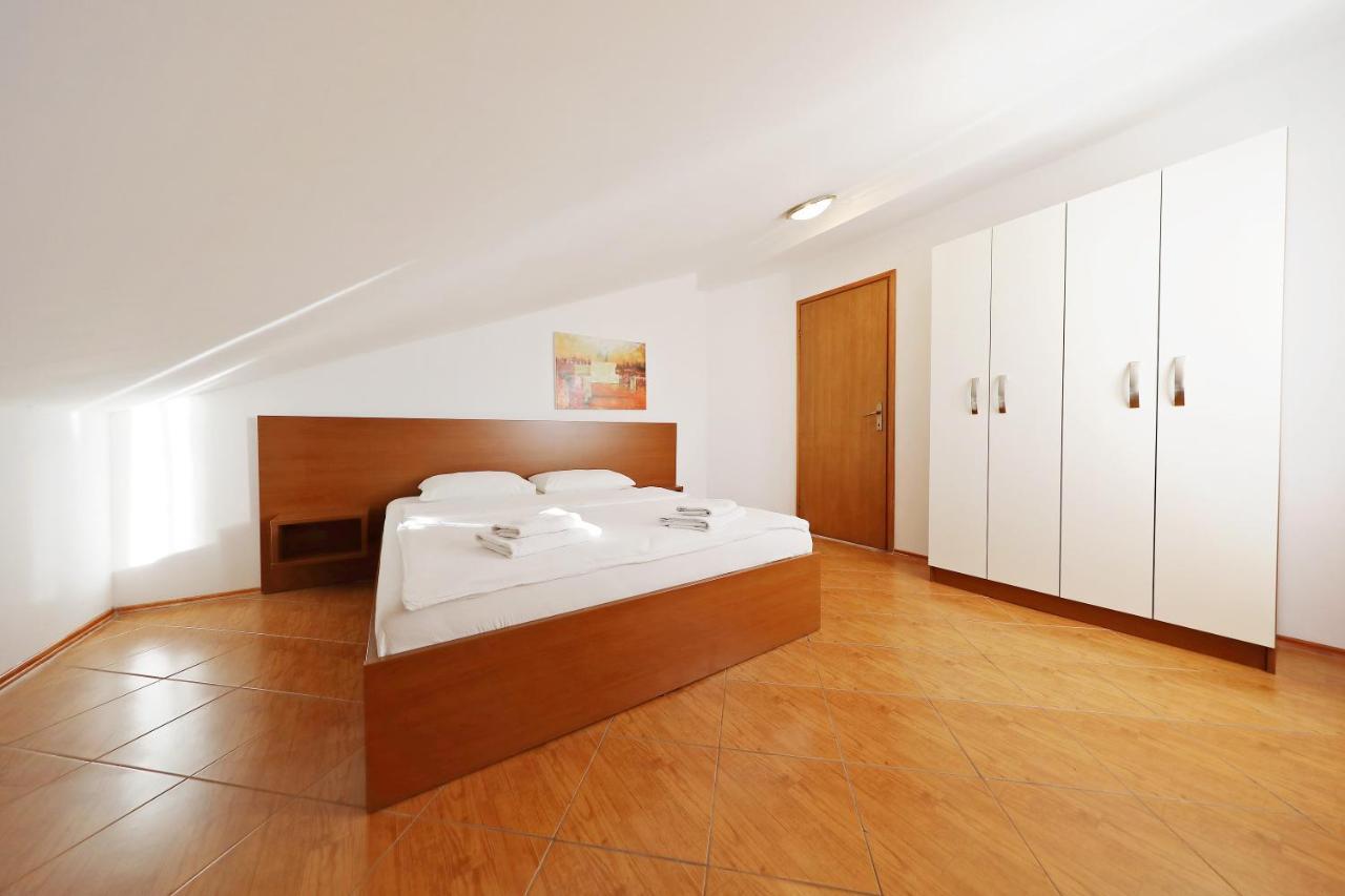 Apartmani "Jadran" Pag Town Exteriör bild