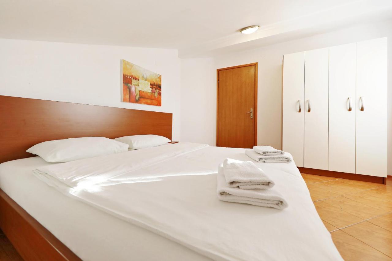 Apartmani "Jadran" Pag Town Exteriör bild