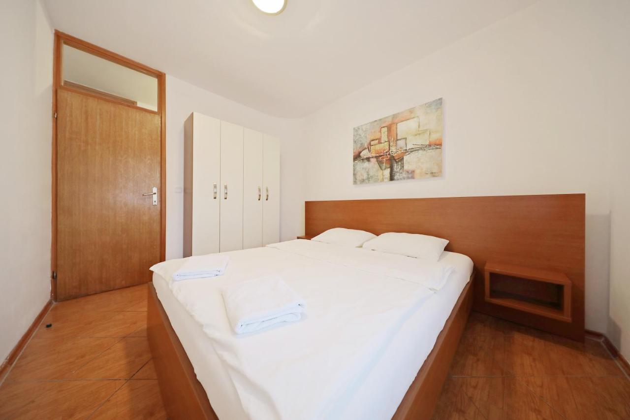 Apartmani "Jadran" Pag Town Exteriör bild
