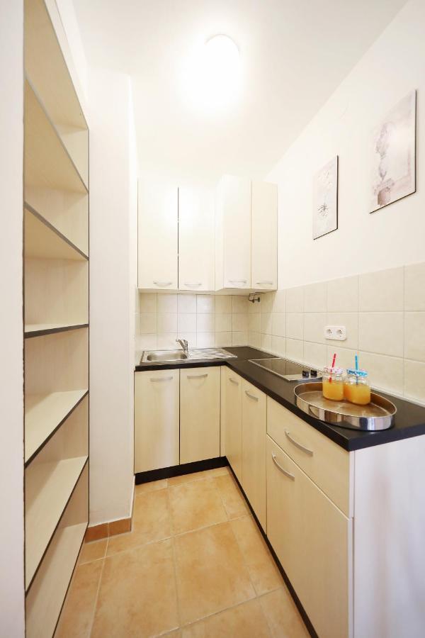 Apartmani "Jadran" Pag Town Exteriör bild