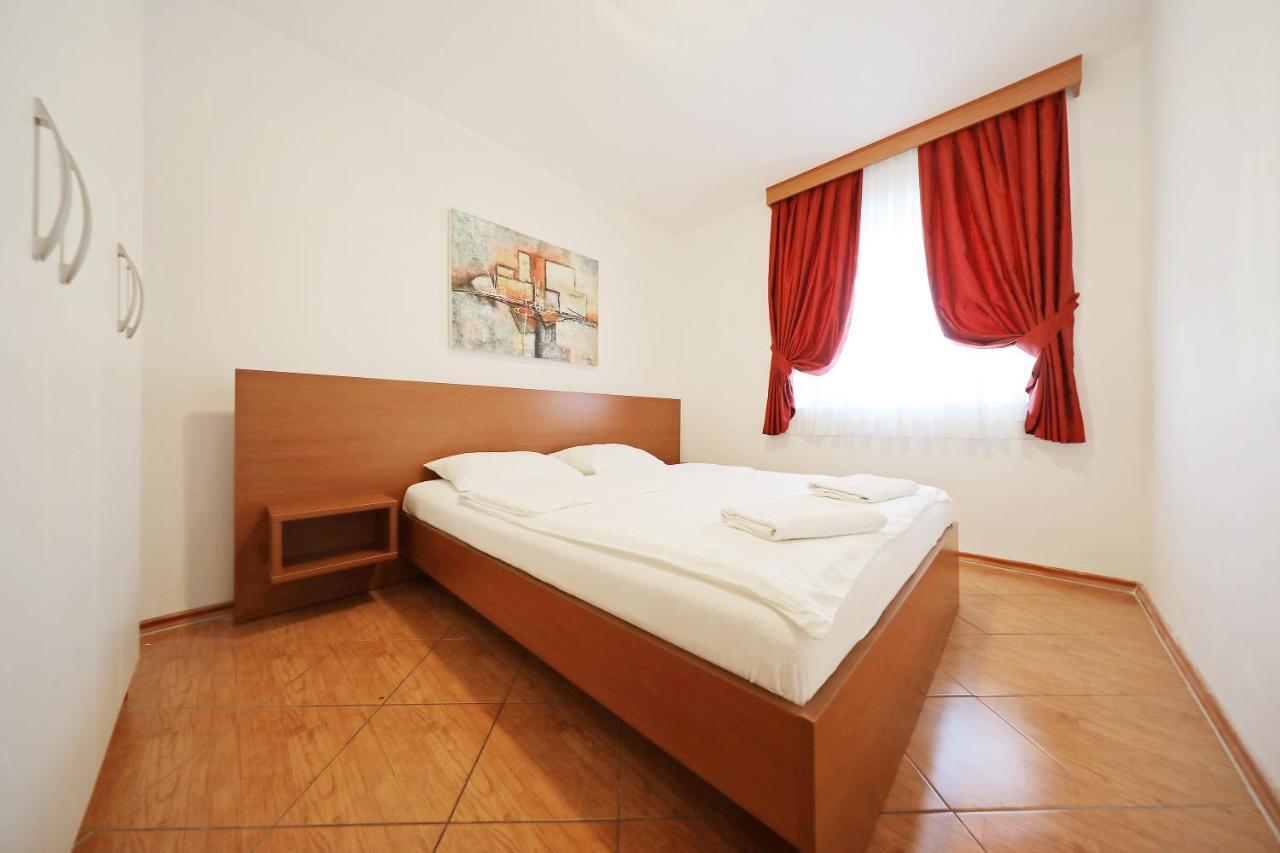 Apartmani "Jadran" Pag Town Exteriör bild
