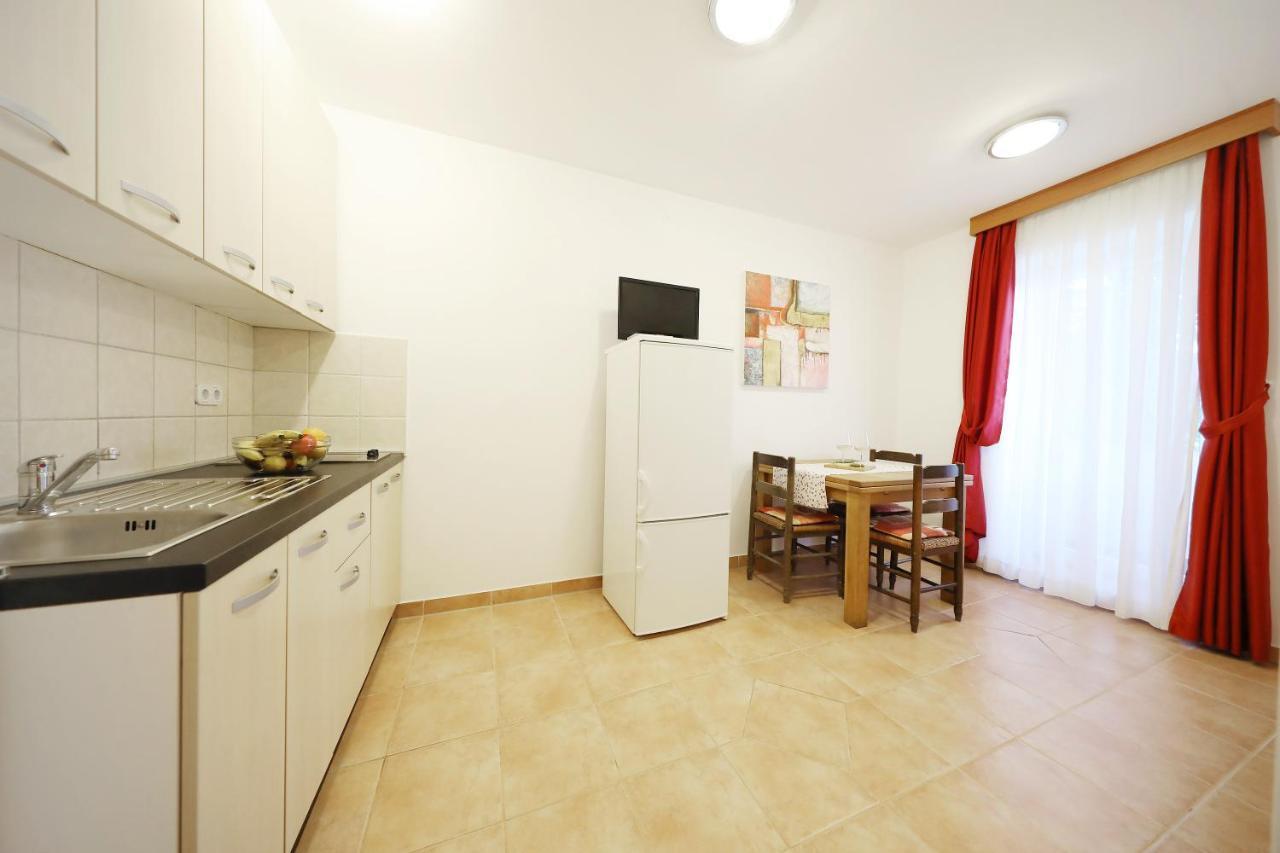 Apartmani "Jadran" Pag Town Exteriör bild