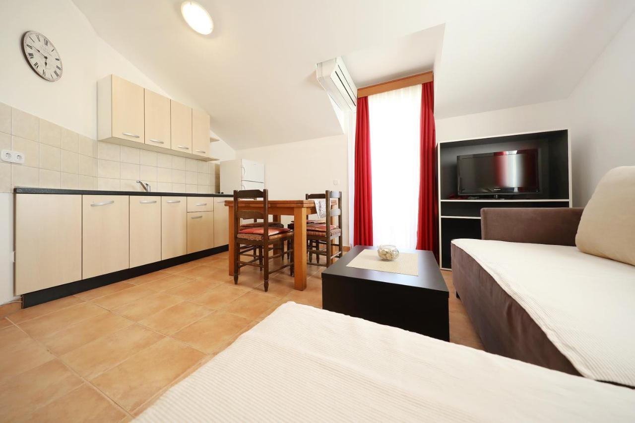 Apartmani "Jadran" Pag Town Exteriör bild